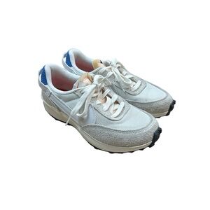 Nike White and Light Gray Mesh Suede Running Sneakers with Blue Heel